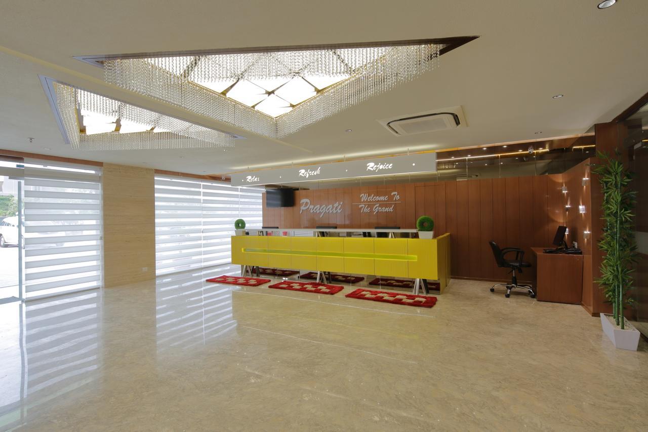 Hotel Pragati The Grand Ahmedabad Exterior foto