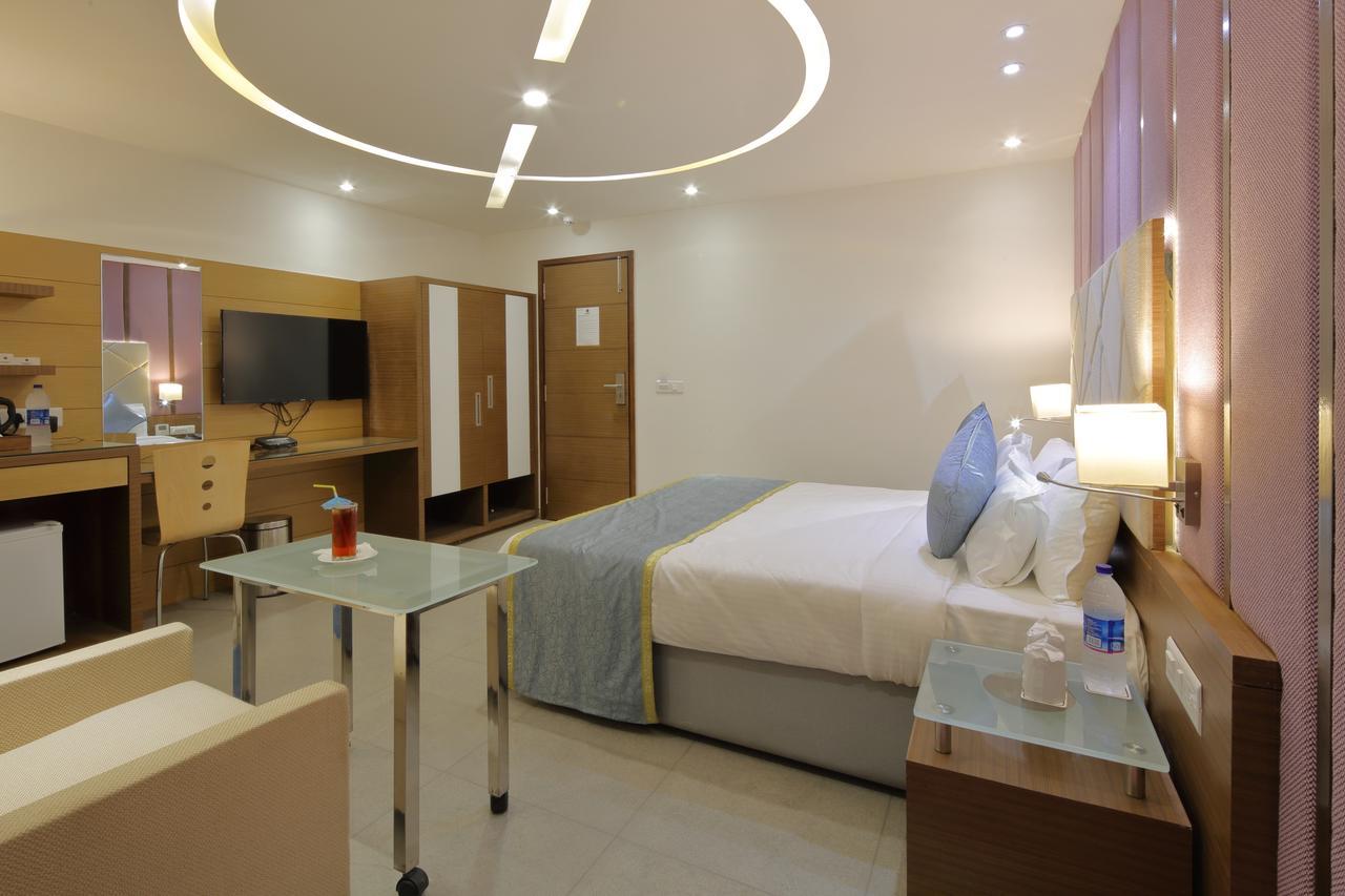 Hotel Pragati The Grand Ahmedabad Exterior foto