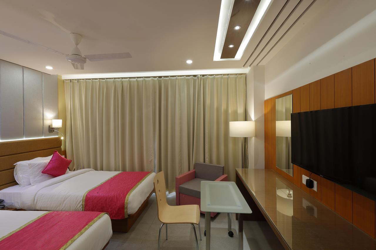Hotel Pragati The Grand Ahmedabad Exterior foto
