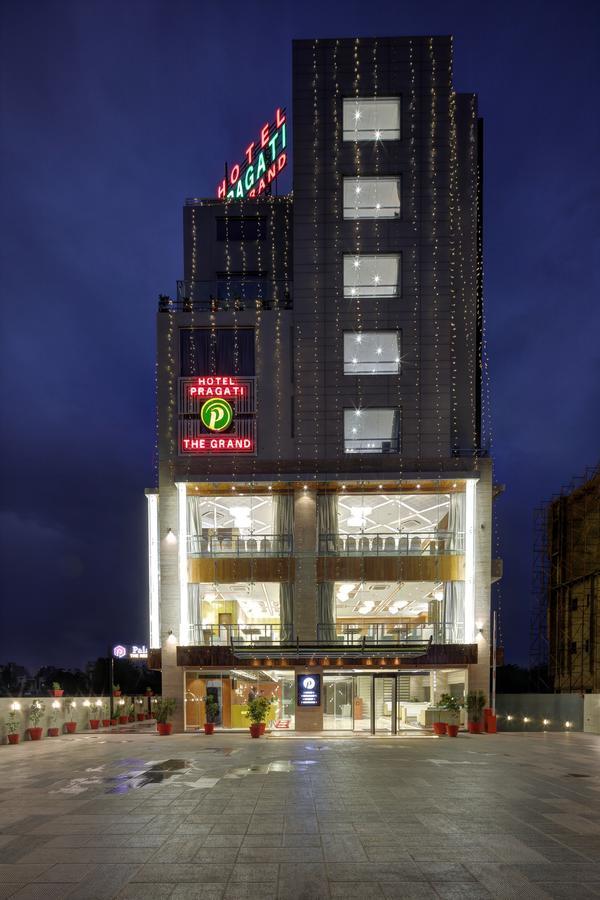 Hotel Pragati The Grand Ahmedabad Exterior foto