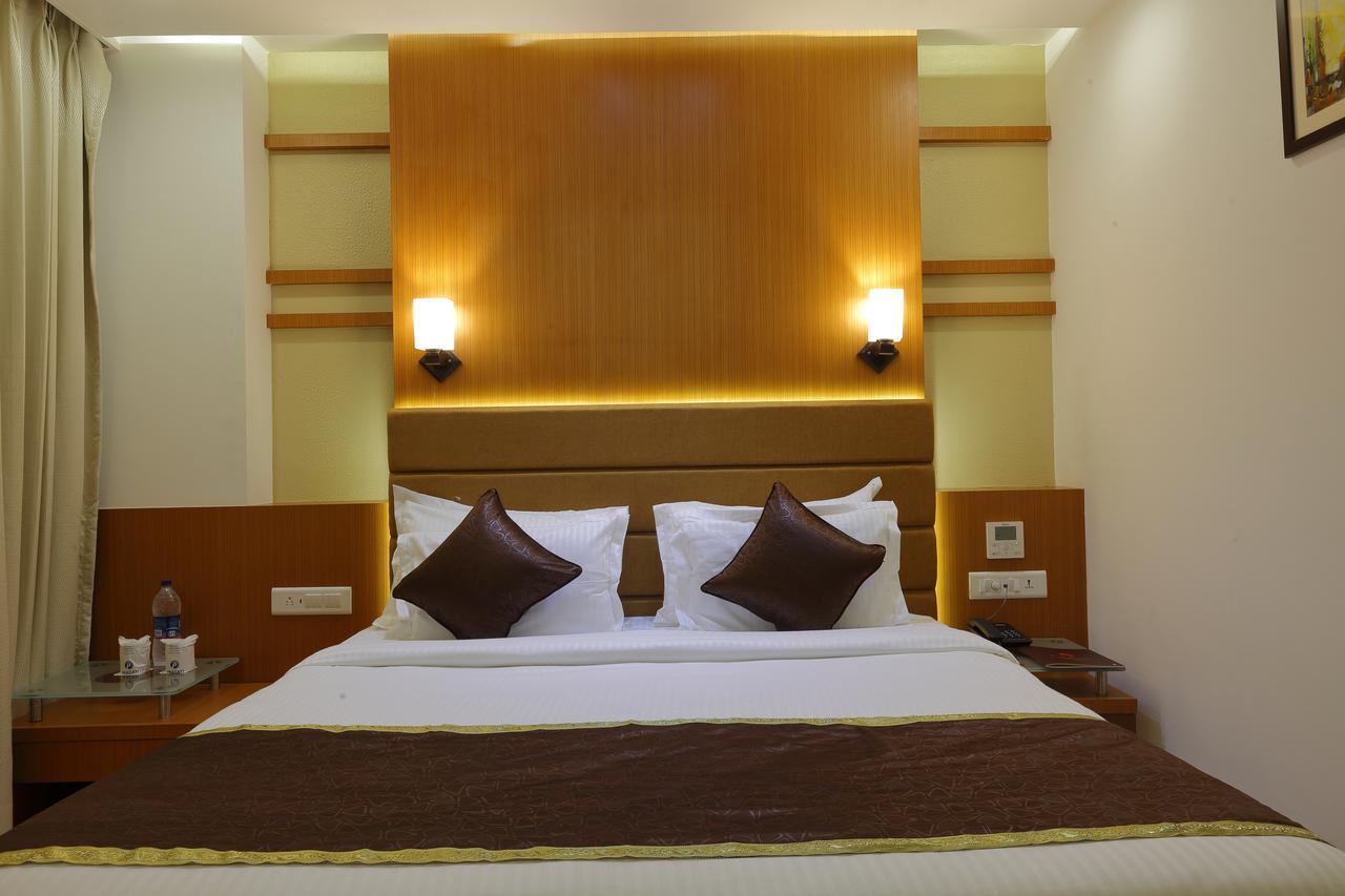 Hotel Pragati The Grand Ahmedabad Exterior foto