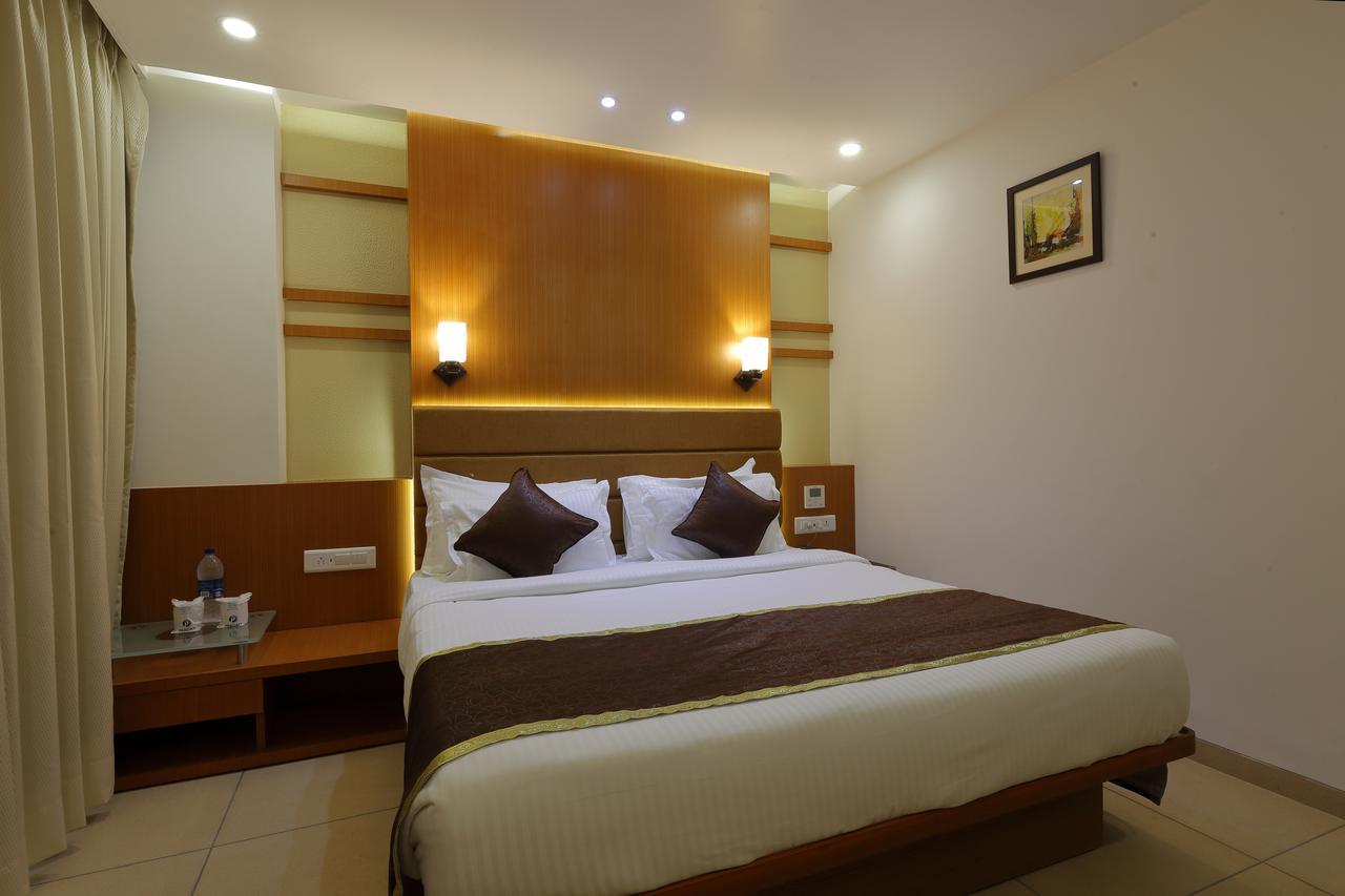 Hotel Pragati The Grand Ahmedabad Exterior foto