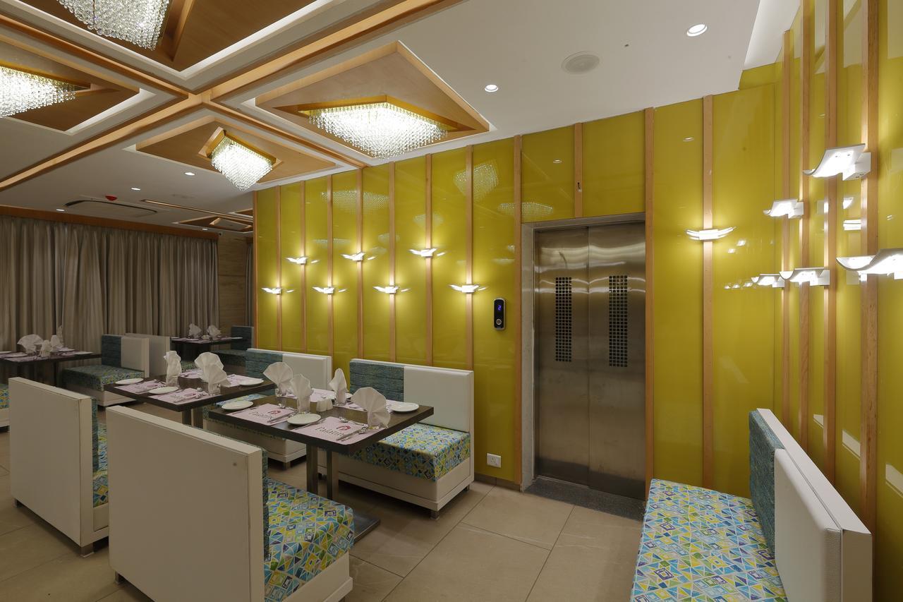 Hotel Pragati The Grand Ahmedabad Exterior foto