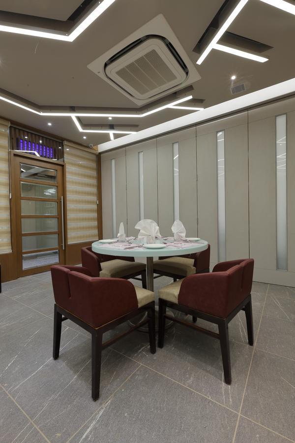 Hotel Pragati The Grand Ahmedabad Exterior foto