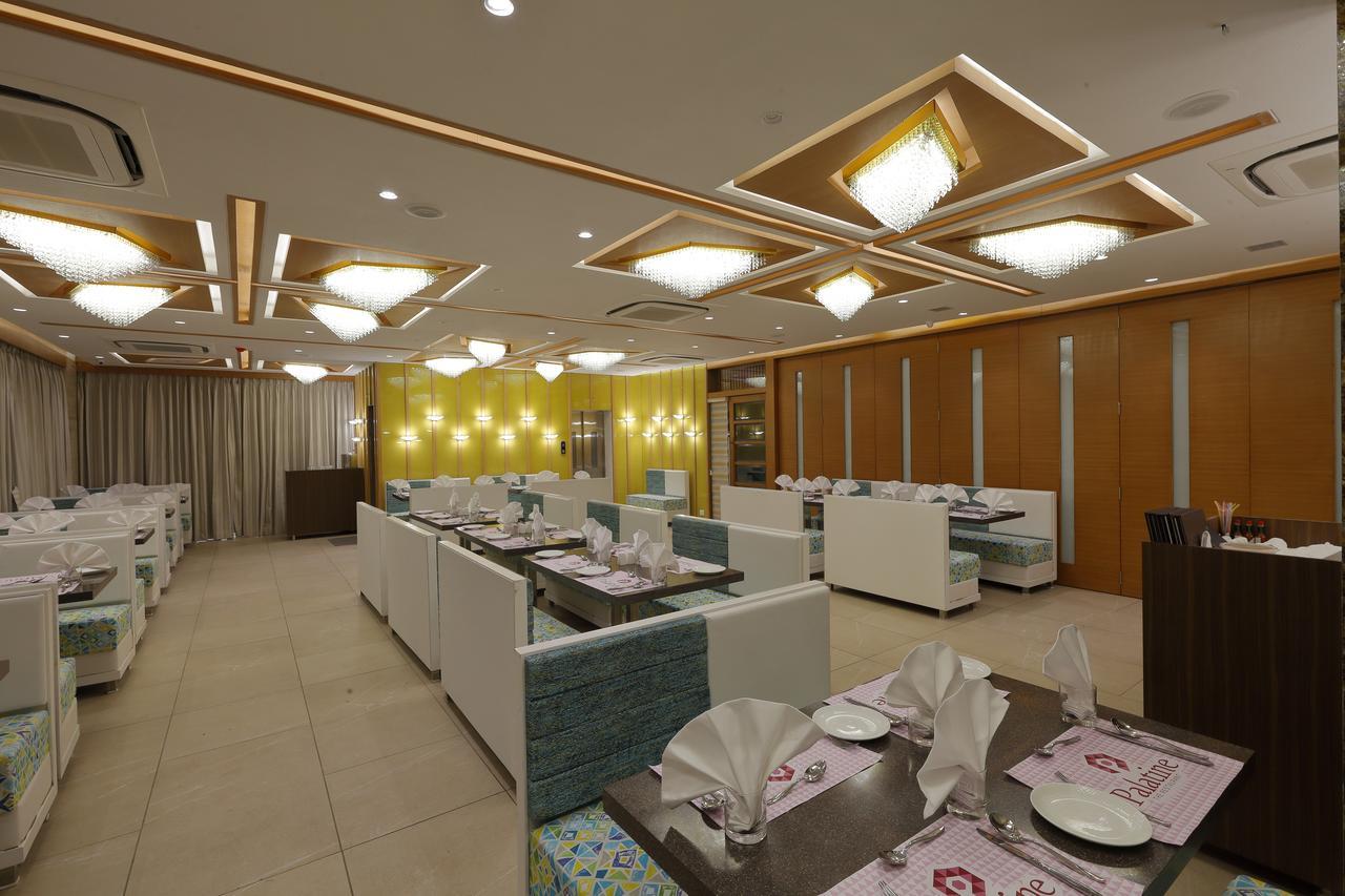 Hotel Pragati The Grand Ahmedabad Exterior foto