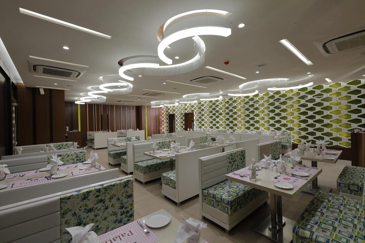 Hotel Pragati The Grand Ahmedabad Exterior foto