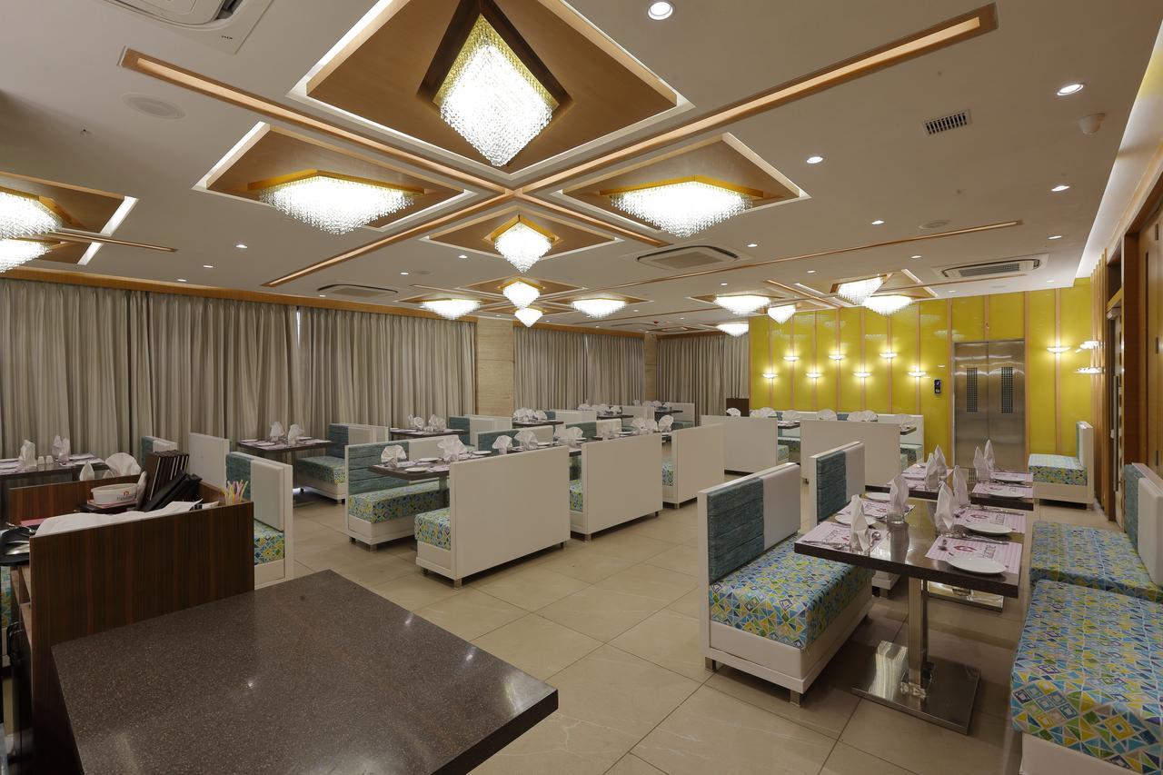 Hotel Pragati The Grand Ahmedabad Exterior foto