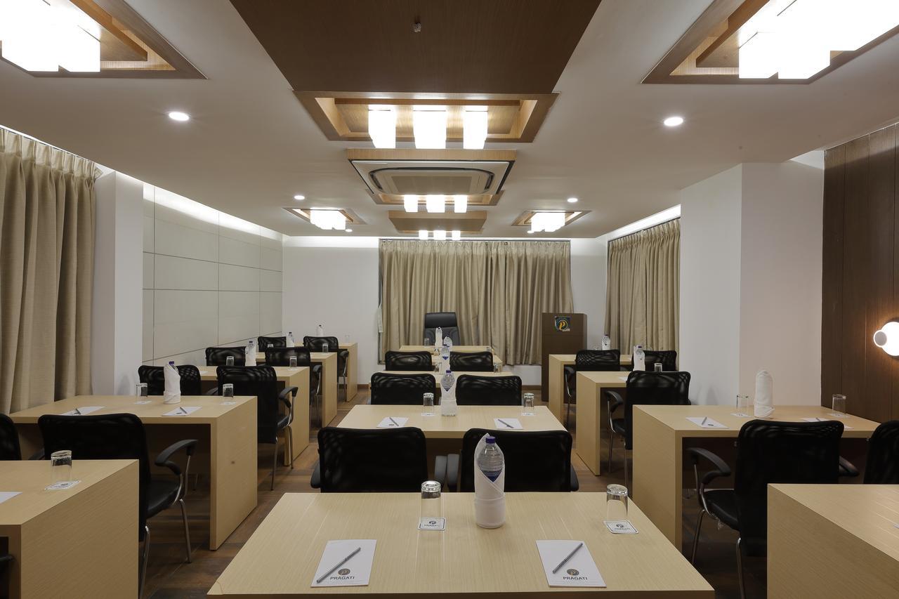 Hotel Pragati The Grand Ahmedabad Exterior foto