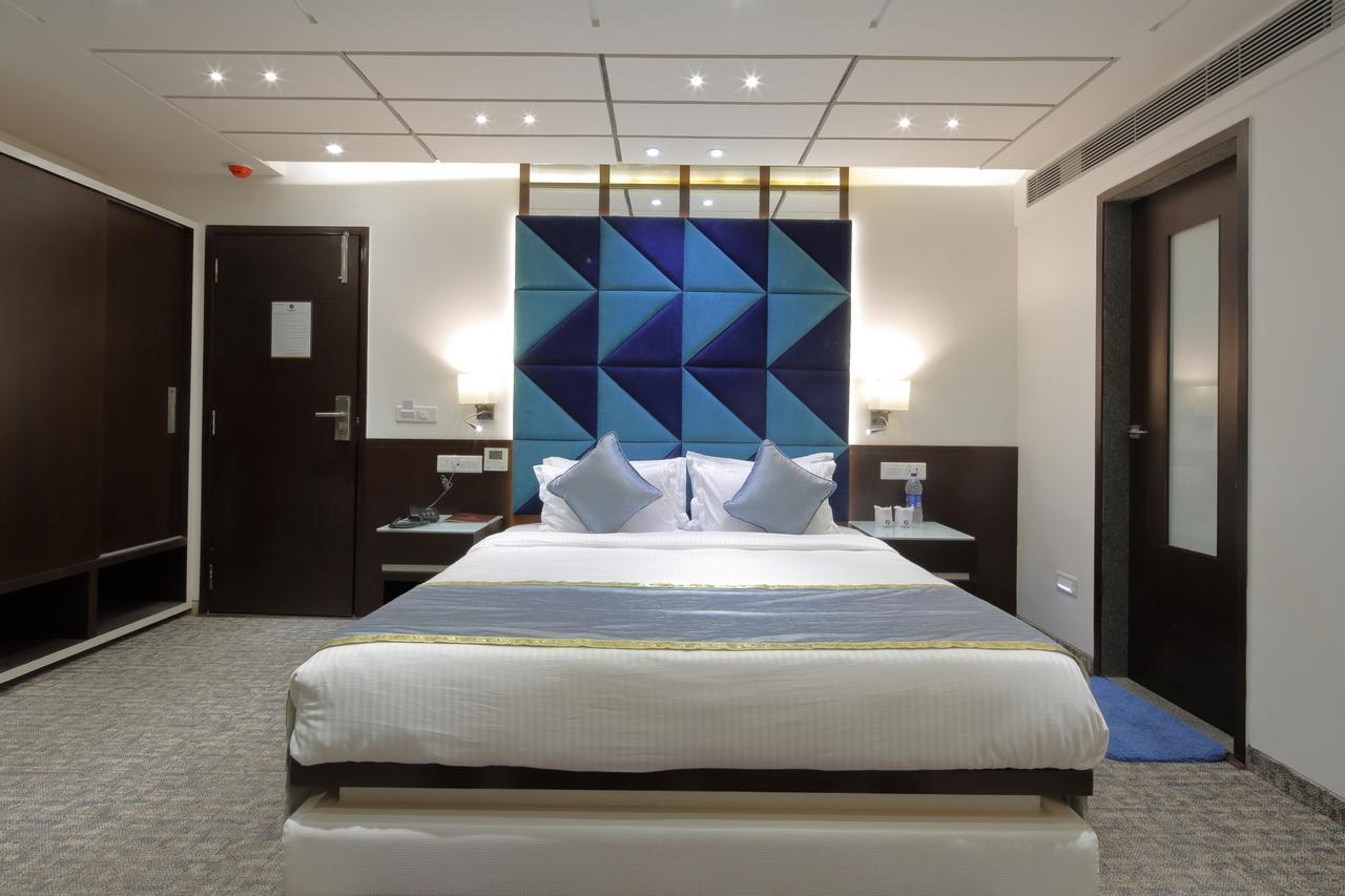 Hotel Pragati The Grand Ahmedabad Exterior foto